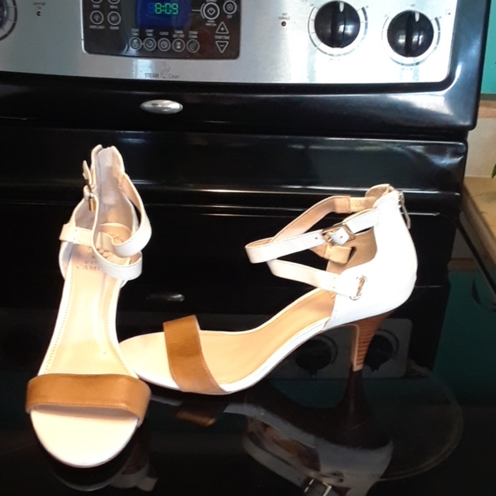 Vince Camuto sandals 8.5M